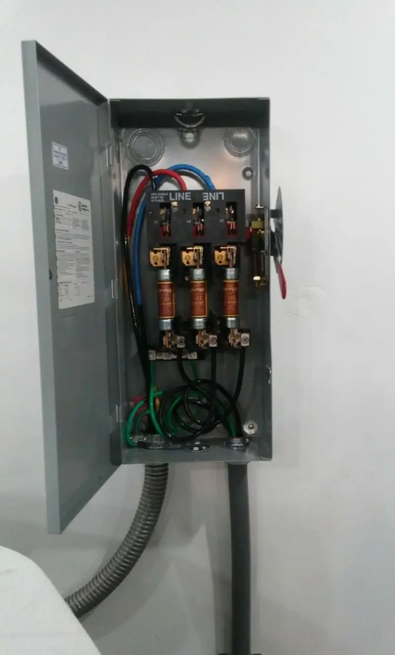 Three-phase disconnect switch installed for Smoke Detector Installation in Marine City